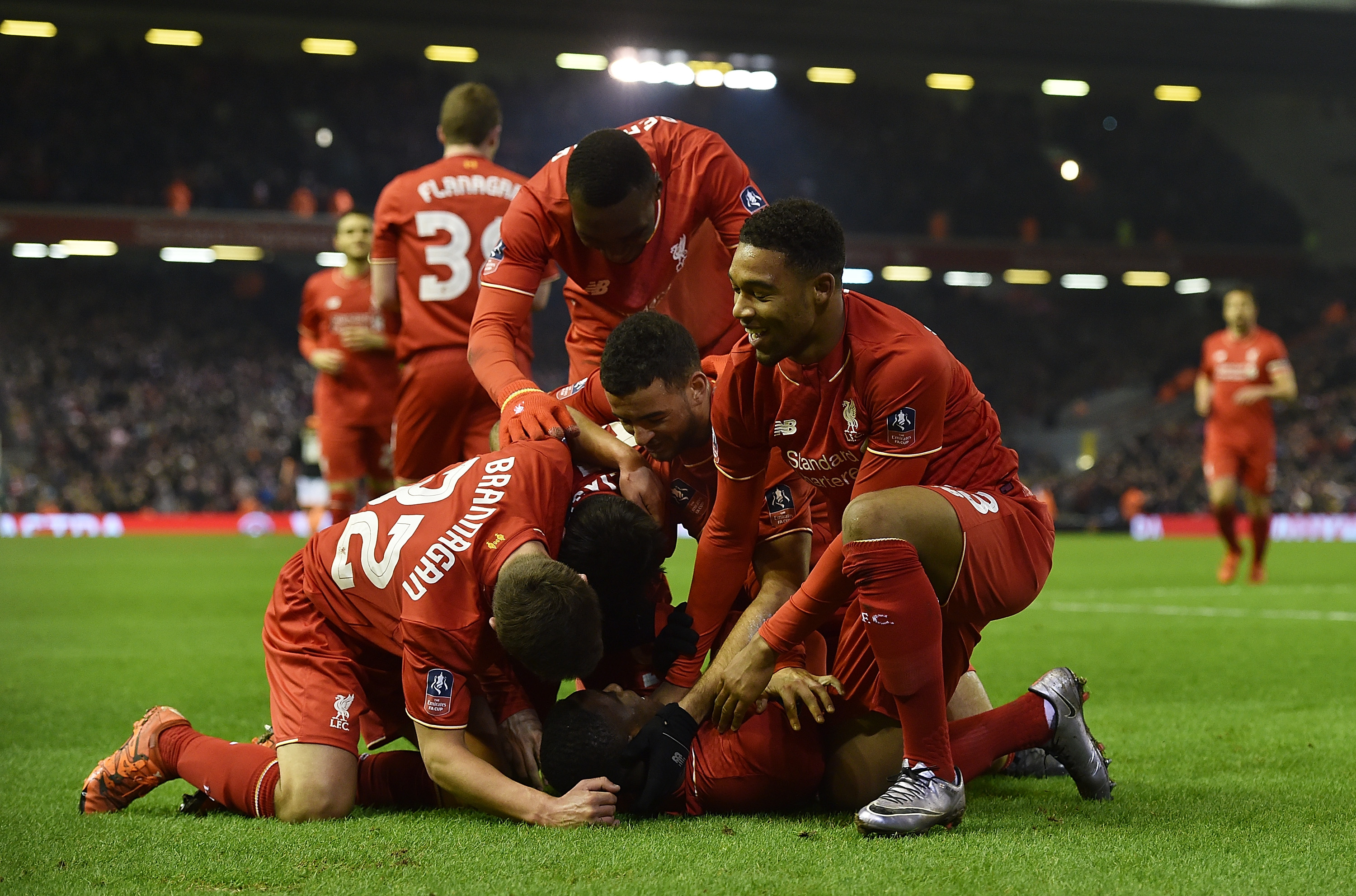 替补上阵，国米两位小将斯皮纳塞和博沃上演一线队首秀（国米两小将斯皮纳塞、博沃替补登场，迎来一线队处子秀）