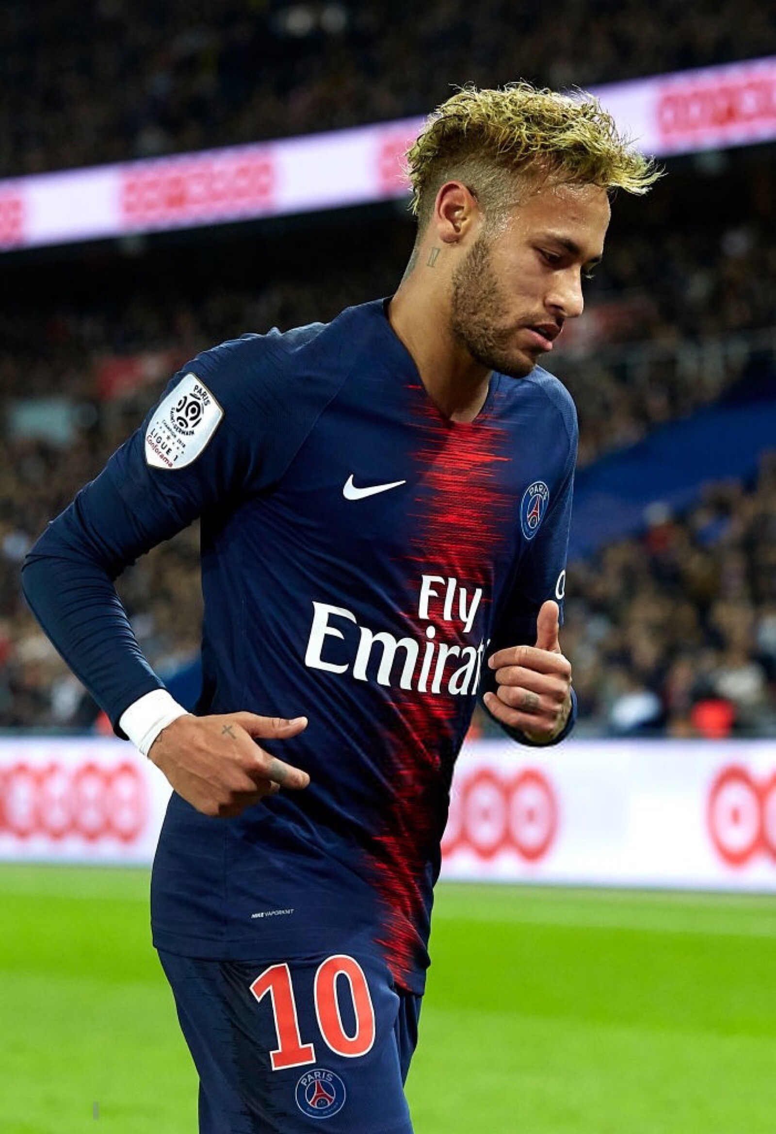 阿隆索在皇家马德里时间已经不多齐达内和阿尔韦罗亚正等着他上场（阿隆索在皇马的时间进入倒计时，齐达内和阿韦罗亚正等他登场）