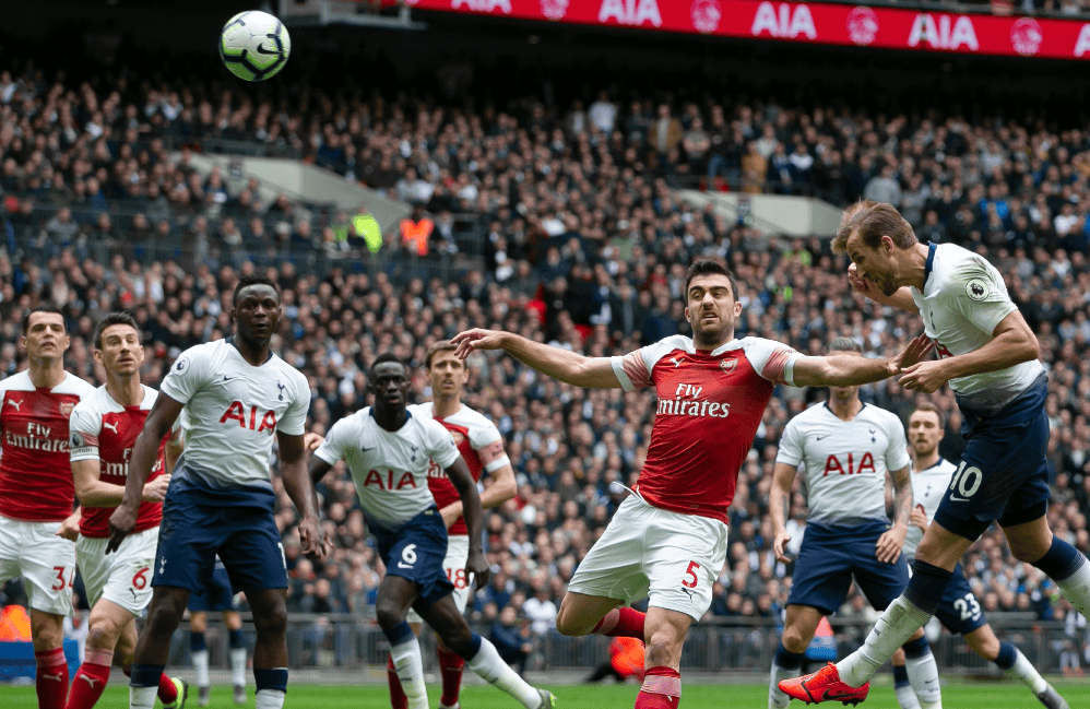 拜仁莱万梅开二度战胜门兴（莱万双响炮助拜仁力克门兴）