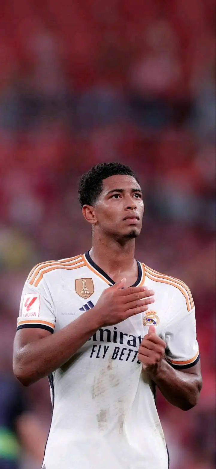 记者：邓卓翔尚未与三镇有进一步沟通，三镇目前也没换帅消息（记者称邓卓翔与三镇暂无进一步沟通，俱乐部暂未有换帅消息）