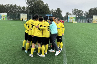 海港夺冠历程：上半程排第4，对BIG4仅取1分；下半程11胜2平2负（海港封王轨迹：半程居第4对BIG4仅得1分，下半程11胜2平2负）