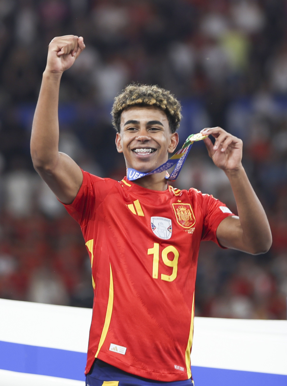 德国球队本赛季场均上座人数：多特8.1万人第1，拜仁7.5万第2（德国球队本季场均上座榜：多特8.1万人领跑，拜仁7.5万人居次）