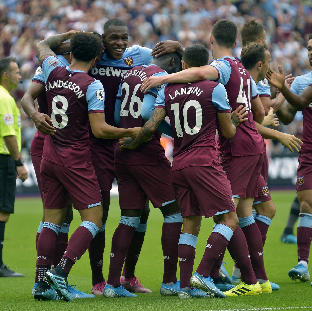 篮球CBA裁判讲评会议强调关键时刻执法标准（CBA裁判讲评会重申关键时刻判罚尺度）